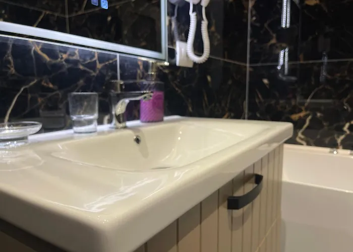 15 - Center 4* Тирана