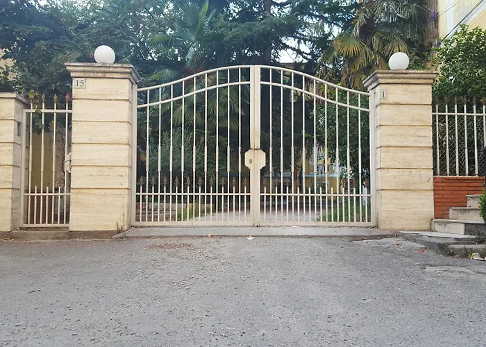 15 - Center Отель Тирана